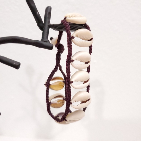 Seashell Bracelet Braided with Burgundy Thread - Picture 2 of 5
